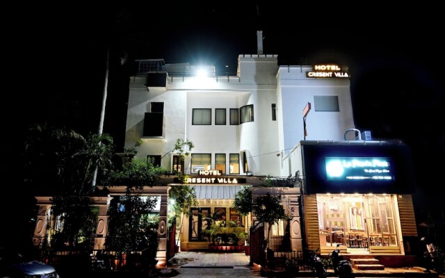 Hotel Cresent Near Assi Ghat
