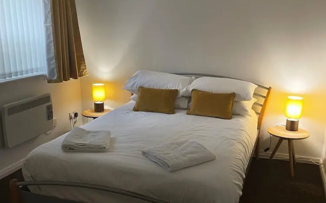 Two Bedroom Balcony Apartment Liverpool