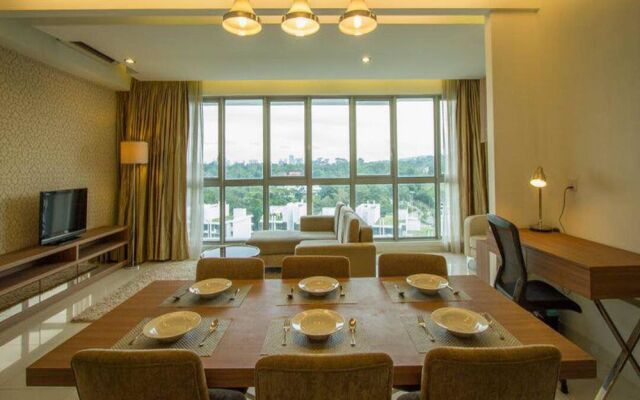 Wong's Homestay at Regalia Residence