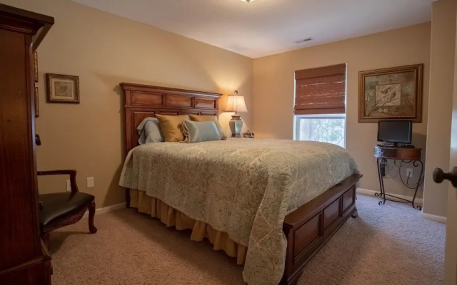 Classy Canyon Retreat - 5 Br Home