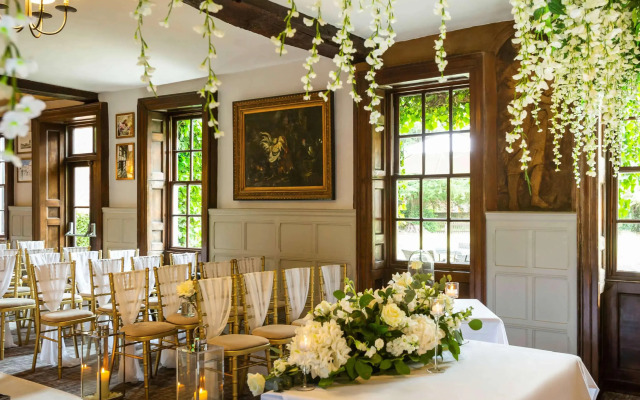 Bush Hotel Farnham