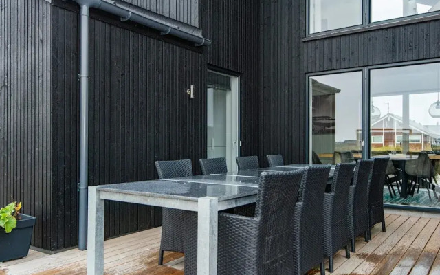 10 Person Holiday Home in Harboore-by Traum