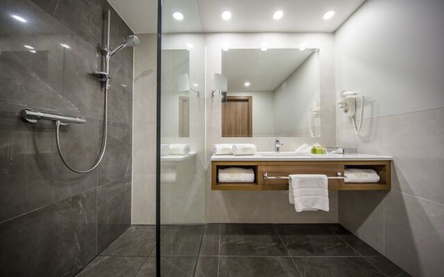 Heron Live Hotel