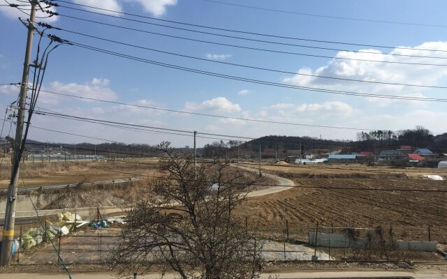 The Guesthouse DMZ Stay - Hostel