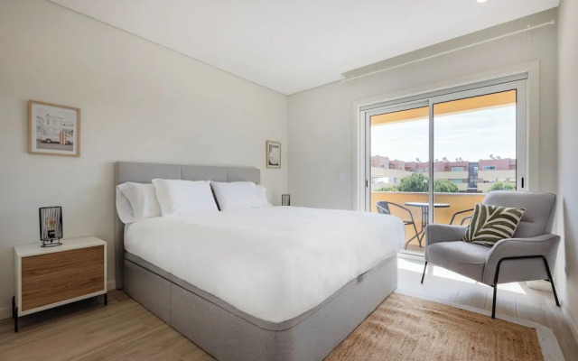 The Pine Flat with Pool at Furadouro