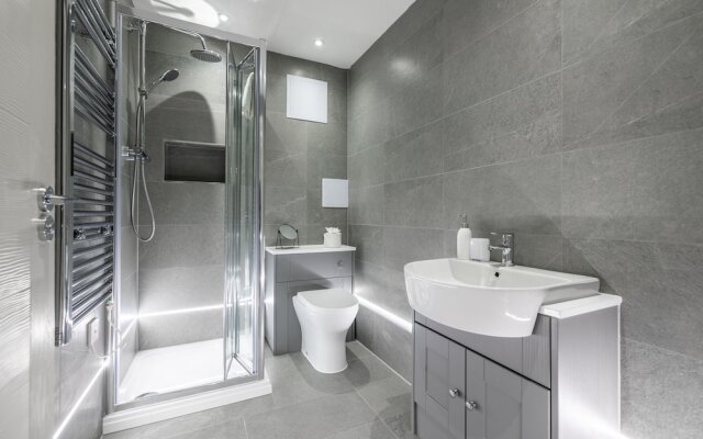 Stunning 2-bed Apartment in Camberley