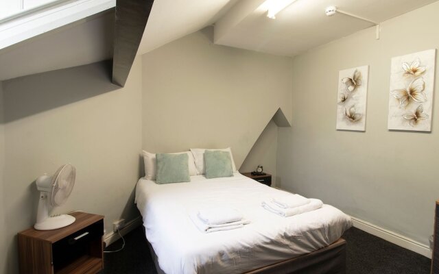 Contemporary Apartment in Manchester near Tram Station