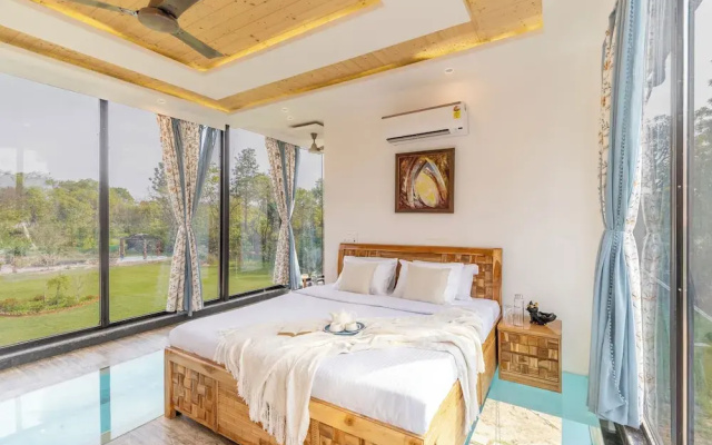 ELIVAAS 3 BHK Handa's Getaway with pool