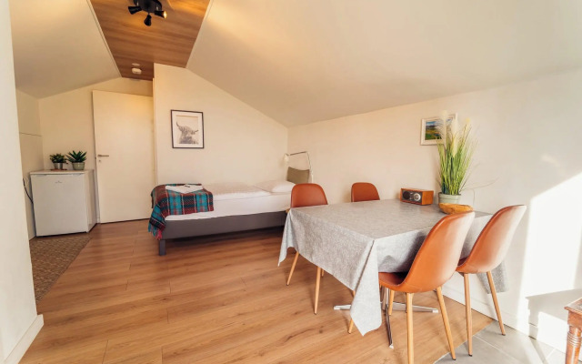 Farmhouse Lodge