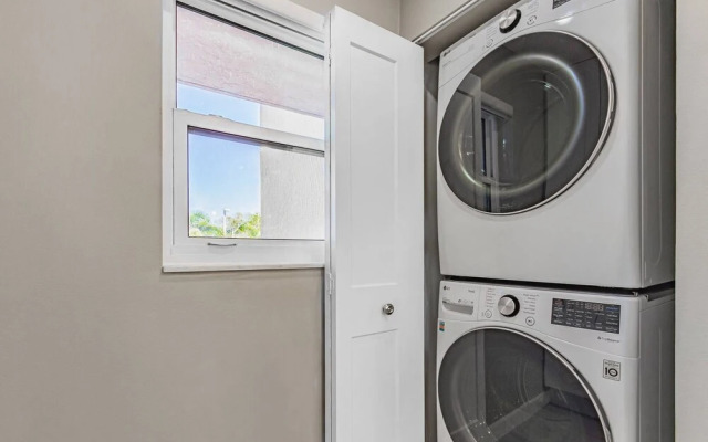 Siesta Breakers on Crescent Beach