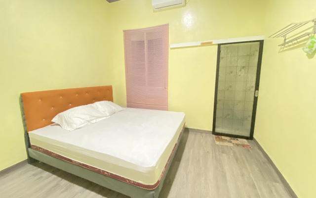 Homestay RN near Taman Bambu Runcing Polewali