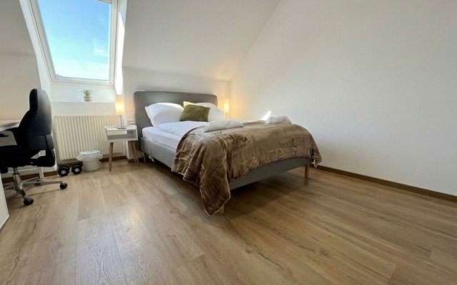 Lovely 3BR Apt With Balcony Rennweg