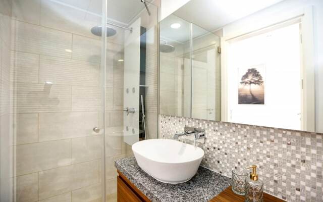 Green Faro Modern Duplex With A Bliss Terrace