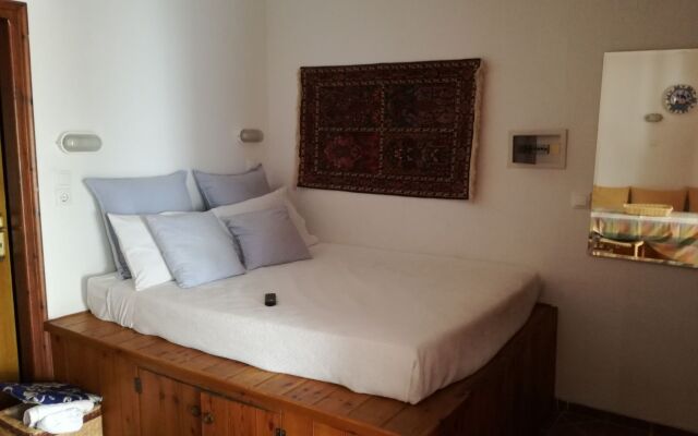 Maris Lindos, Suites and Apartments