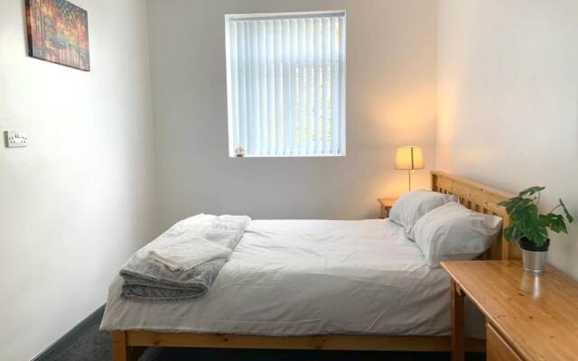 Stunning 5bed House in Birmingham Contractors Also