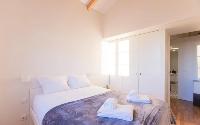 Modern 2BR Duplex Downtown by Art District by LovelyStay