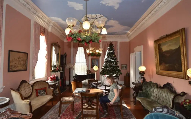 Corners Mansion Inn - A Bed & Breakfast