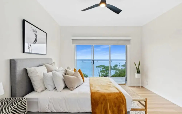 Clifftop Luxury With Spectacular Ocean Views