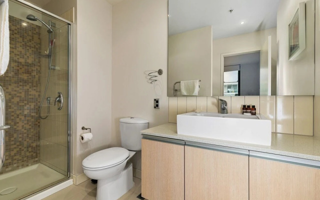 Zodiaks 2 Bedroom Apartment Pool Gym Parking