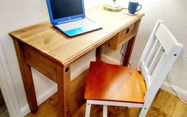 2 Bedroom Flat Near Holyrood Park Sleeps 4