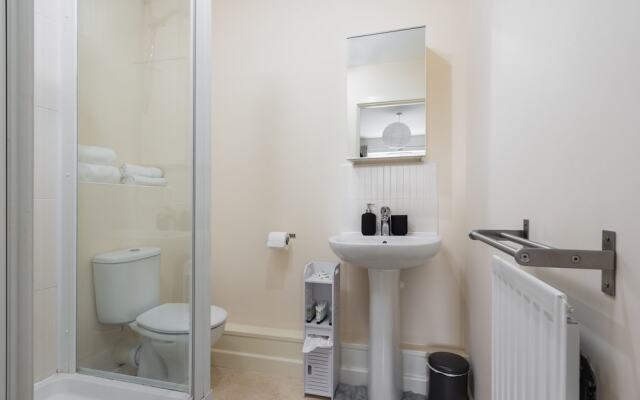 Luxury 2 Bed Flat by the Canal