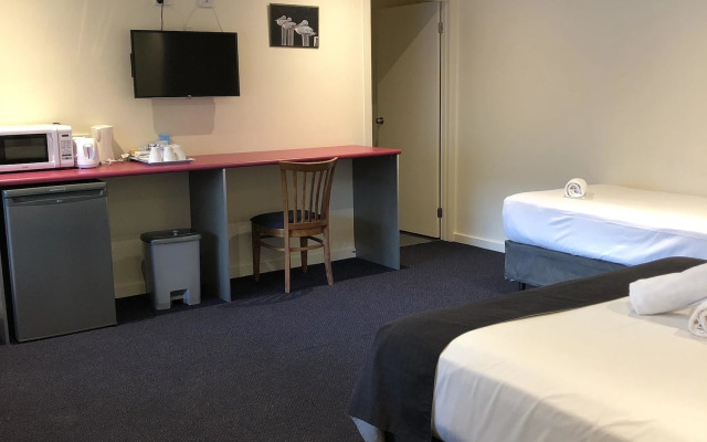 Lakeside Motel Waterfront