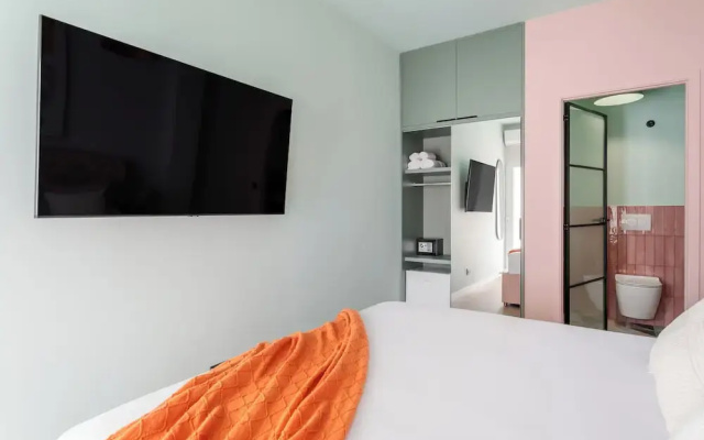 Charm Beach Retreat