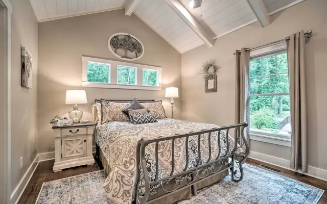 Hootenanny at Horton Creek: Creekside Escape!