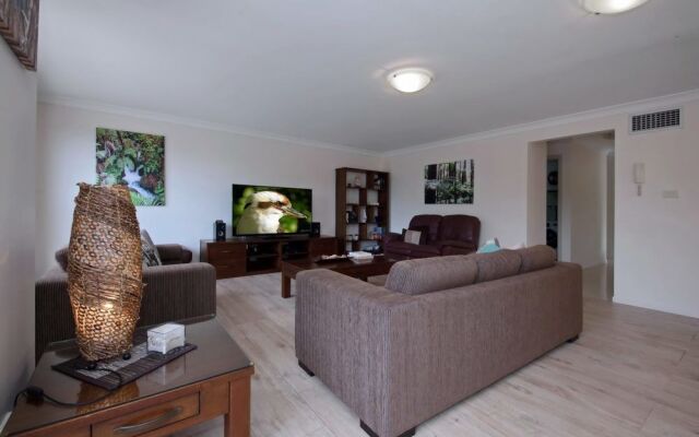 Lagoons Estate, 22 Coventry Place