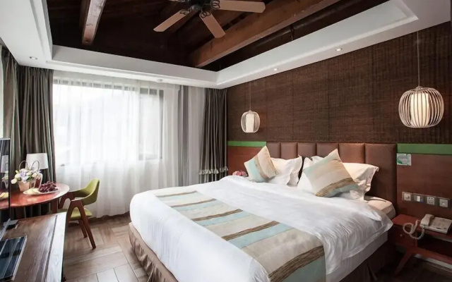 Yurong West Lake Cottage Resort