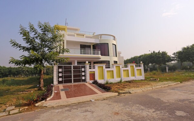 OYO 10198 Hotel Aris