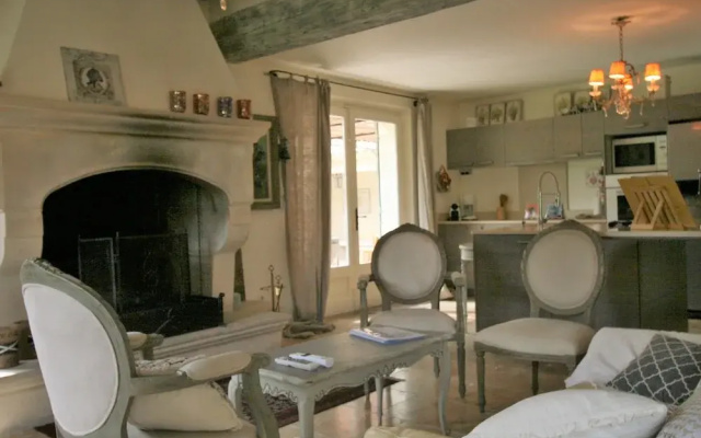 Mas in Eygalieres With Heated Pool