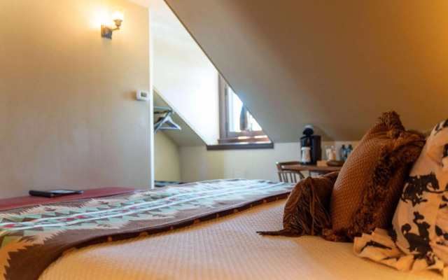 Sheridan Inn, B/W Signature Collection