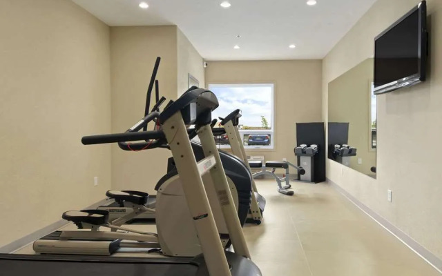 Days Inn - Regina Airport West