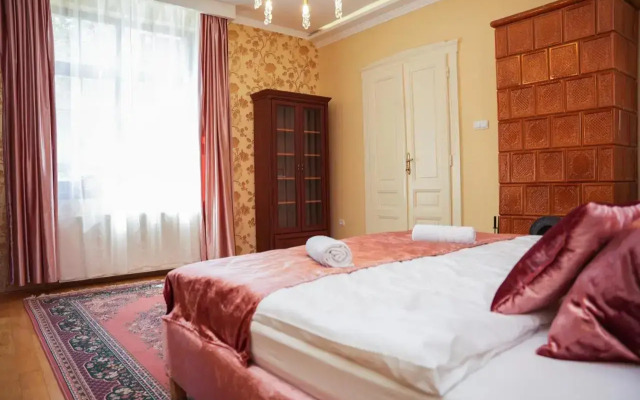 Varkert Deluxe Apartmanhaz