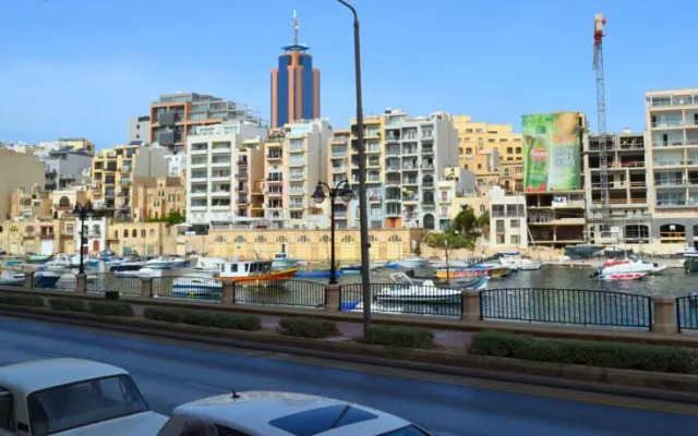 Spinola Seafront Apartment