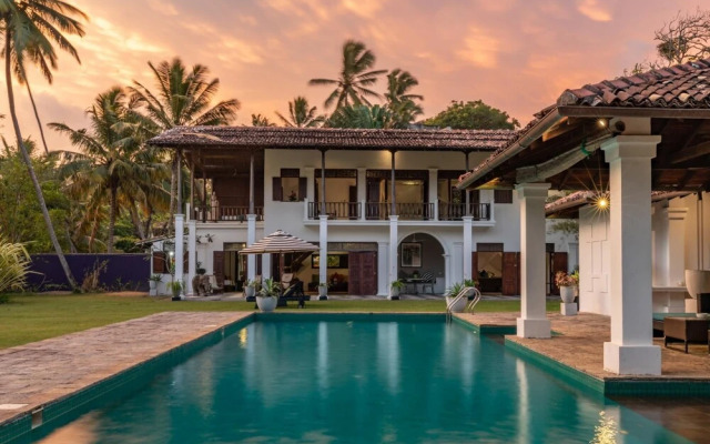 Lovely Lakeside Villa With Large Pool Poolside Dining