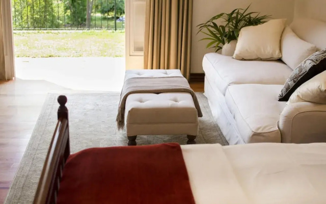 Chic Studio Nestled in Lovely Garden and Pool-2254