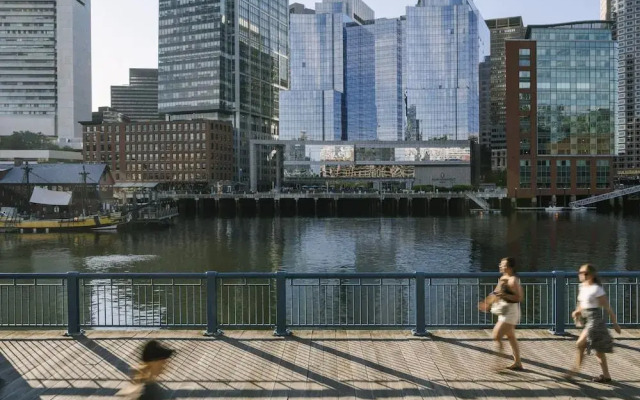 Sonder by Marriott Bonvoy Pierce Boston Apartments Fenway