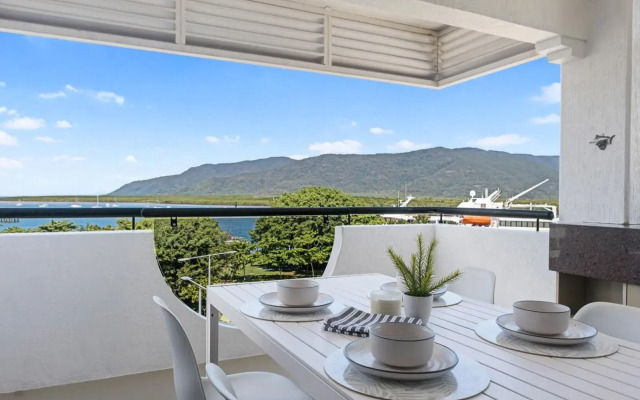 Stunning Costal 3 Bedroom Apartment In Cairns Cbd