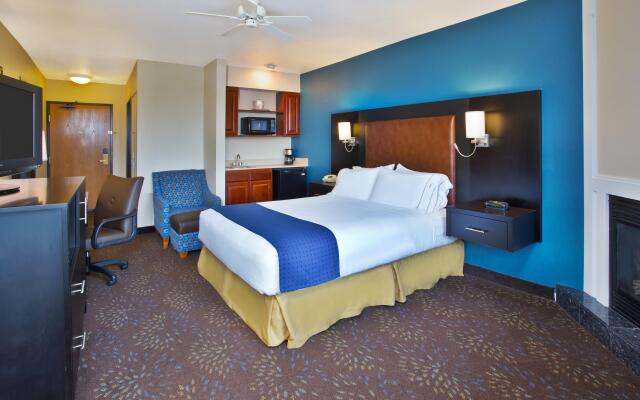 Holiday Inn Express Mackinaw City, an IHG Hotel