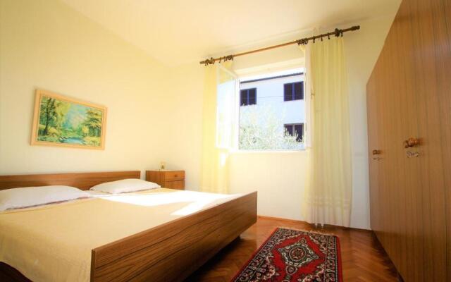 Labinac Ines, Only 300 M From Beach