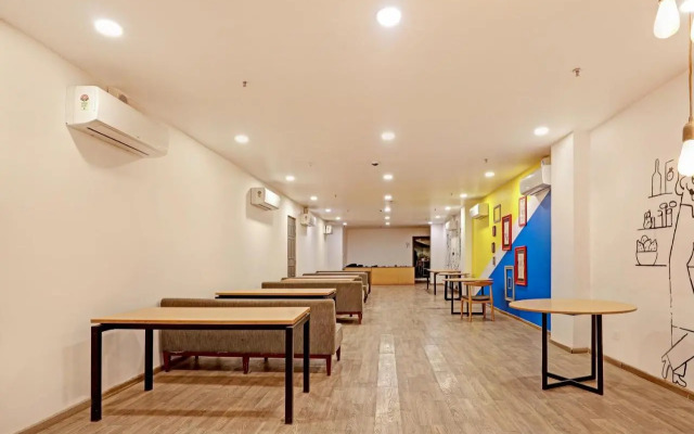 Collection O 70363 Banana Leaves