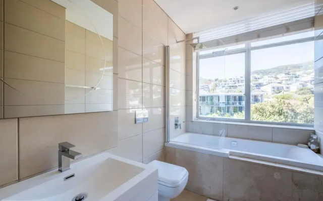 Ocean View Camps Bay 3bed Apt Beach Vistas