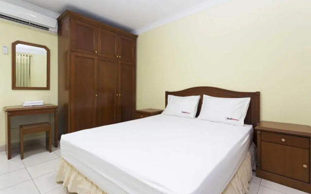 RedDoorz Plus near Ciputra World Kuningan 2