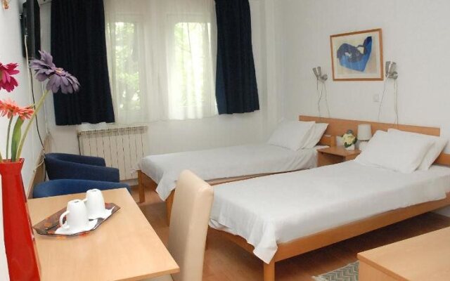 Hotel 7