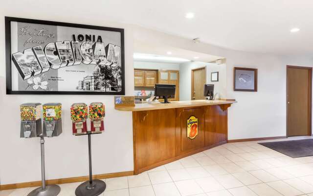 Super 8 by Wyndham Ionia MI