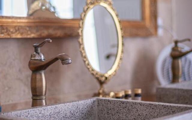 Chateau Des Ayes   Chambres & Suites