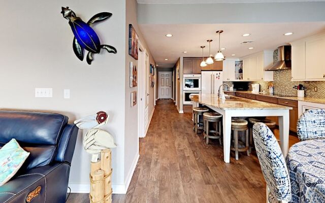 Selleck Condo by RedAwning