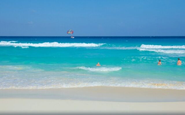 WIVC Coral Mar Resort- Amazing Hotel Zone & Lagoon Views, Enjoy the Tropical Breeze
